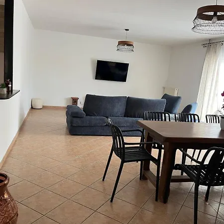 Maison Chaleureuse Bord De La Le Bernard