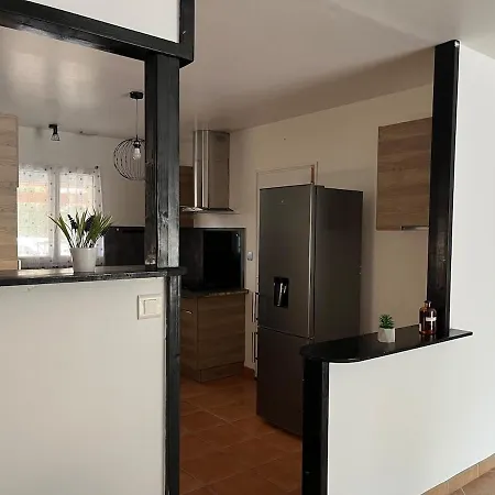 Maison Chaleureuse Bord De La Le Bernard