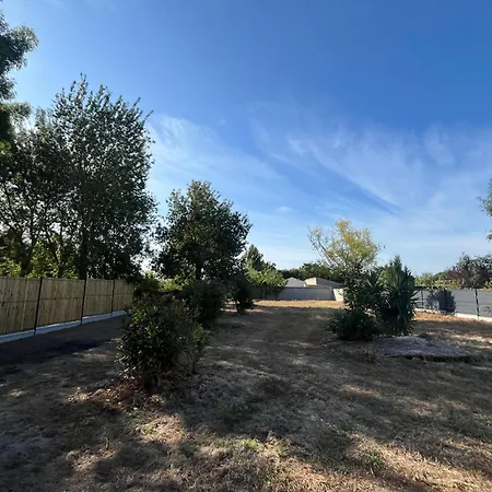Maison Chaleureuse Bord De La Le Bernard