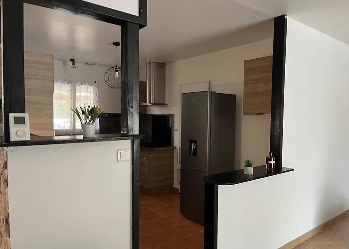 Maison Chaleureuse Bord De La Le Bernard