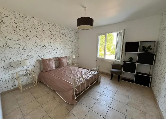 Hébergement de vacances Maison Chaleureuse Bord De La Le Bernard